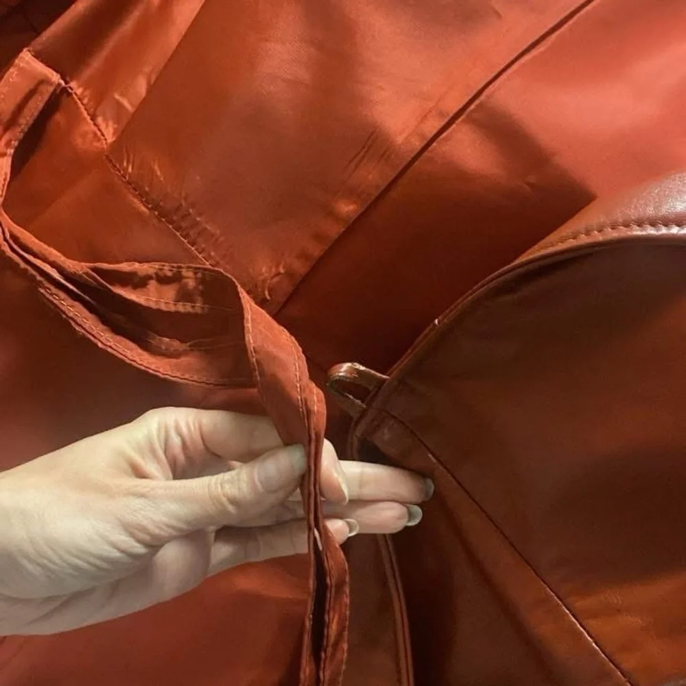 Elegant Brown Faux Leather Coat with Fur Collar - Picture 9 of 10